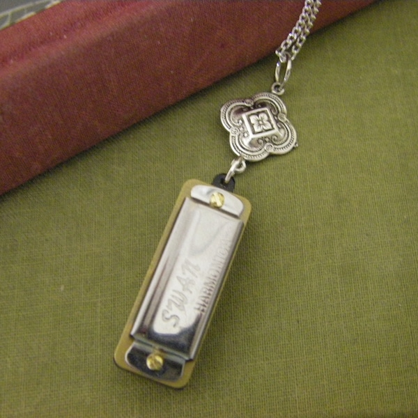 Collier Harmonica, mini harmonica de travail, médiévaux d’inspiration celtique, Estampage Musical Gift , Silver Chain