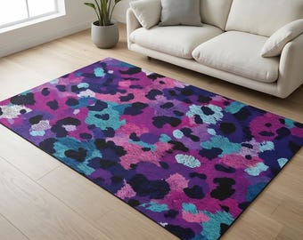 Alfombra con estampado abstracto de leopardo, alfombra llamativa en rosa, morado y verde azulado, decoración moderna y ecléctica para el hogar.