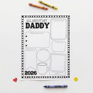 Puede incluir: Una hoja de actividades imprimible en blanco y negro titulada ALL ABOUT MY DADDY 2026 con secciones para dibujar y escribir, acompañada de un crayón naranja, un crayón amarillo, un crayón azul, una pegatina de corazón rojo y una pegatina de cara sonriente.