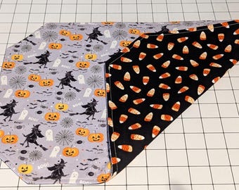 Manteles individuales reversibles de Halloween con diseño de brujas y dulces (juego de 6)