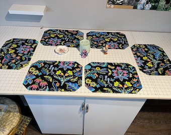 Reversible Abstract Flowers Placemats (Set of 6)