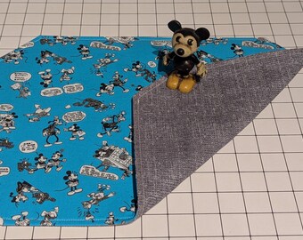 Manteles individuales reversibles de Mouse and Friends en azul y negro (juego de 6)