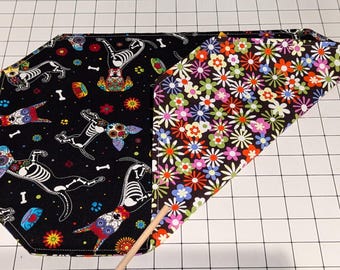 Manteles individuales reversibles para el Día de los Muertos con forma de perro (juego de 6)