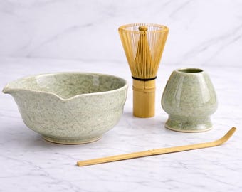 Juego de cerámica hecho a mano para matcha / Tazón, batidor y cuchara para chawan estilo wabi-sabi