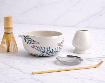Juego de té Matcha artesanal de cerámica natural blanca con diseño floral / Chawan Wabi-Sabi / Kit artesanal para la ceremonia del té