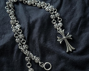 Collier pendentif croix gothique en acier inoxydable chromé 50/60 cm