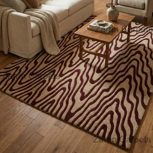 Hand-Tufted Wool Rug: Burgundy Abstract Wavy Pattern