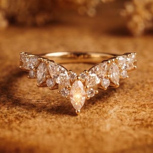 Aliança de casamento curva em moissanita, anel marquise chevron, anel empilhável em ouro com coroa, anel complementar em formato de tiara para anel de noivado, presente de aniversário