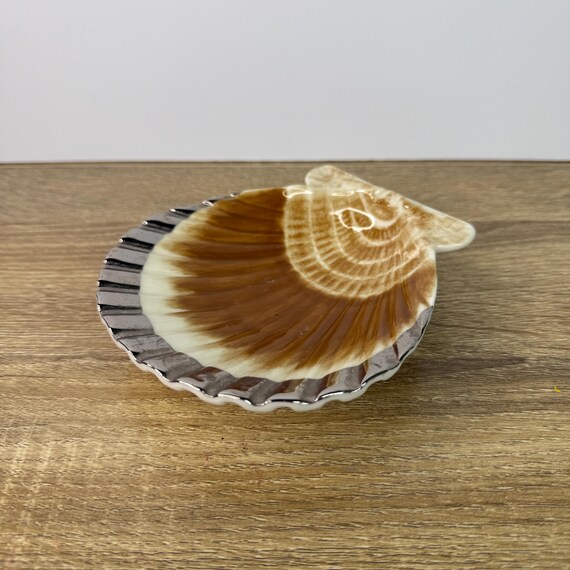Vintage Scallop Shell Trinket Display Soap Dish Nautical Ring Holder