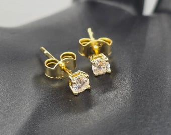 Pendientes de botón de moissanita de plata de ley 925 de 3 mm y 0,25 ct con cierre de presión en plata o oro.