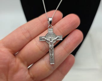 Collar con colgante de cruz crucifija de plata de ley 925, con cadena de 40 cm (16 pulgadas).