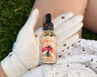 Lucky Bug Spiritual Oil (1 oz) – Luck, Good Fortune, Favor, Prosperity, Opportunity, Lucky Energy, Ritual Oil & Witchcraft Anointing Oil