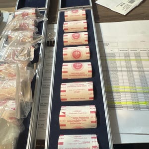 Nicht zirkulierte Gold Präsident Dollar. 16 Rollen. Jede Rolle hat 10 Dollar mit einem anderen Präsidenten. Separat oder im Paket erhältlich