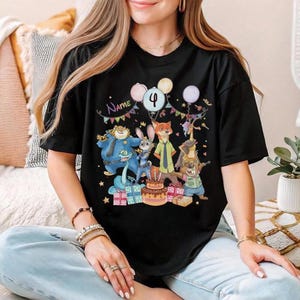 Camiseta de cumpleaños personalizada con nombre y edad de Zootopia 2, regalo de cumpleaños de Disneyland con Judy Hopps, Nick Wilde y Gary De'Snake, camiseta familiar de Disneyland. imagen 4