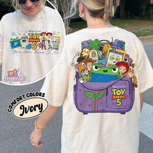 2-Sided Disneyland Pixar Toy Story 5 Comfort Colors Shirt, You've Got A Friend In Me Tee, Woody Etch Lenny Mr Spell Vacation 2026 Tee afbeelding 3