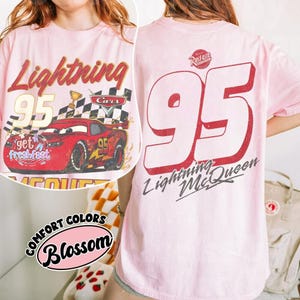 Camiseta retro de Rayo McQueen de doble cara Comfort Colors, camiseta de DisneyCars, camiseta de DisneyPixar Cars, camiseta de Cars Family Vacation 2026, Cars Land imagen 3