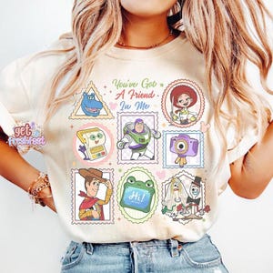 Disneyland Pixar Toy Story 5 Shirt, You've Got A Friend In Me Tee, Woody Etch Lenny Mr Spell Lilypad, Family Vacation 2026 Trip bild 2