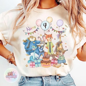Camiseta de cumpleaños personalizada con nombre y edad de Zootopia 2, regalo de cumpleaños de Disneyland con Judy Hopps, Nick Wilde y Gary De'Snake, camiseta familiar de Disneyland. imagen 1