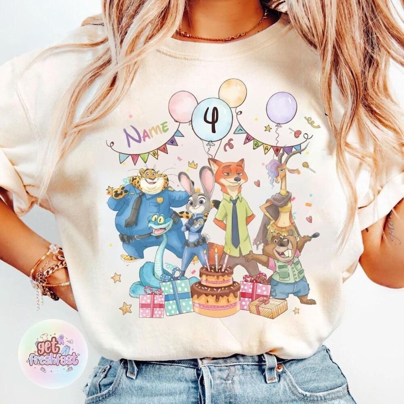 Camiseta de cumpleaños personalizada con nombre y edad de Zootopia 2, regalo de cumpleaños de Disneyland con Judy Hopps, Nick Wilde y Gary De'Snake, camiseta familiar de Disneyland. imagen 1