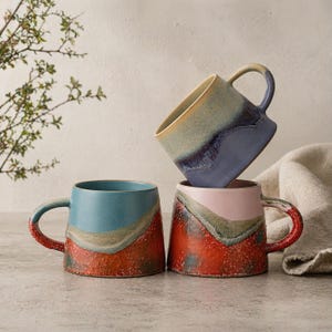Handgjord keramisk kaffemugg, unik glaserad stengodsmugg, hantverkskeramikugg, rustik tekopp, present till henne, inflyttningspresent