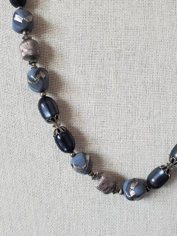 Vintage Gray and Silver Glass Lucite Beaded Neckl… - image 4