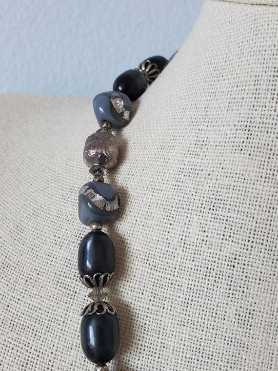 Vintage Gray and Silver Glass Lucite Beaded Neckl… - image 3
