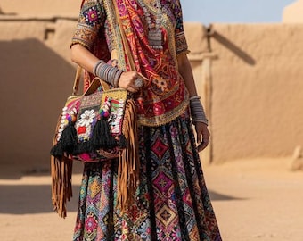 Nyligen vintage axelväska, handgjord vintageväska, Rajasthani-väska, damväska, blommig broderad väska, handgjord väska, axelväska för kvinnor,