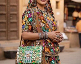 Nyligen vintage axelväska, handgjord vintageväska, Rajasthani-väska, damväska, blommig broderad väska, handgjord väska, axelväska för kvinnor,