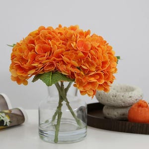 Arranjo de Hortênsias Artificiais em Vaso | Centro de Mesa Laranja com Toque Real
