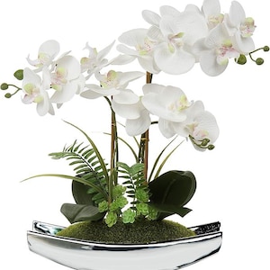 Biała sztuczna orchidea Phalaenopsis w srebrnej doniczce