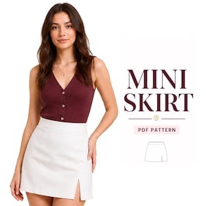 Puede incluir: Una minifalda blanca con una abertura frontal, combinada con una camiseta de tirantes acanalada de color burdeos con botones. El texto MINI SKIRT PDF PATTERN aparece junto a un dibujo lineal de la falda, que tiene cintura alta y dobladillo recto.