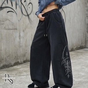 Grafiska baggy mjukisbyxor | Stora byxor med vida ben | Vardagskläder | Y2K Streetwear-stil