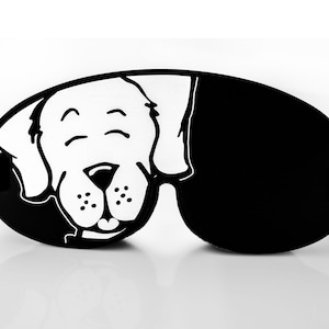 Pu&ograve; includere: Maschera per dormire nera e bianca con il viso di un cane. Il cane &egrave; un Labrador Retriever con gli occhi chiusi e la bocca leggermente aperta.