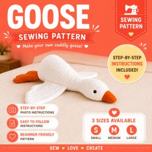 Könnte beinhalten: Ein weißes Plüschgans-Spielzeug mit orangefarbenem Schnabel und Füßen, abgebildet in einer Anzeige für ein Schnittmuster. Der Text lautet GOOSE SEWING PATTERN, Make your own cuddly goose!, STEP-BY-STEP INSTRUCTIONS INCLUDED!, 3 SIZES AVAILABLE S M L, SEW LOVE CREATE.