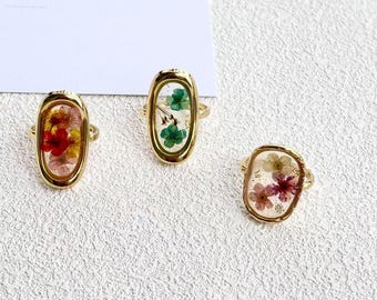 Ring met gedroogde bloemen, 18 kt vergulde verstelbare ring, handgemaakte echte bloemensieraden, boho minimalistische ring, geboortebloem cadeau, jubileumcadeaus