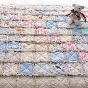 Memory Quilt from Baby Clothes – Custom Keepsake Blanket – Baby Clothing Quilt – Sentimental Gift for Mum