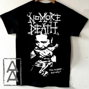 Könnte beinhalten: Schwarzes T-Shirt mit weißer Grafik. Die Grafik zeigt den Text "No More Death" über einer Illustration einer Person, die eine Hühnerkeule isst. Darunter steht der Text "You supper... but why?"