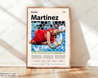 Könnte beinhalten: Ein gerahmtes Poster mit einem Fußballspieler in roter Spielkleidung, der einen Ball abwehrt. Das Poster zeigt den Namen "Martínez" in großen schwarzen Buchstaben, mit der Nummer "23" darüber. Der Hintergrund zeigt ein Fußballfeld.