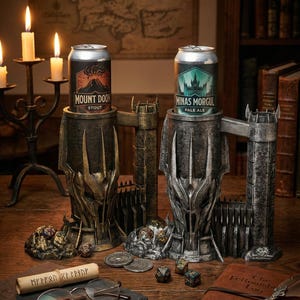 Sauron-bierblikhouder en dobbelsteentoren – fantasiemok gezellig voor gamers, RPG-barbecue op tafel, gotisch cadeau voor mannen, Dark Lord drinkgerei-accessoire
