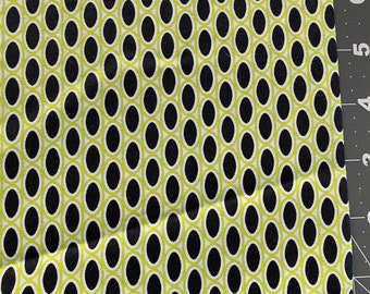 Tela Green Black Dot de Nan & Kim para Wilmington 1 yd