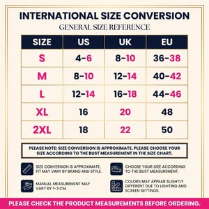 以下が含まれることがあります： 米国、英国、EUの基準でS、M、L、XL、2XLのサイズを比較した国際サイズ換算表。この表には、おおよそのサイズ、バスト測定値、手動測定のばらつき、および画面設定による色の見え方の違いに関するテキスト注記が含まれています。