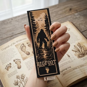 Patroon voor een boekenlegger met kruissteek van Bigfoot, boscryptide Sasquatch-schema (PDF-download)