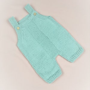 Ensemble bébé tricoté à la main, barboteuse et cardigan bébé tricotés à la main, grenouillère et cardigan tricotés unisexes, vêtements pour nouveau-né, cadeau de baby shower, bébé