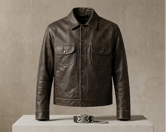 Jaqueta masculina de couro estilo caminhoneiro, marrom, vintage, com botões frontais, clássica e casual.