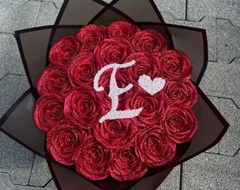 Personalisierter Rosenstrauß mit Buchstaben, Satinrosen Bouquet, Ewige Rosen, Gift für Freundin, Jahrestag, Geburtstag, Valentinstag