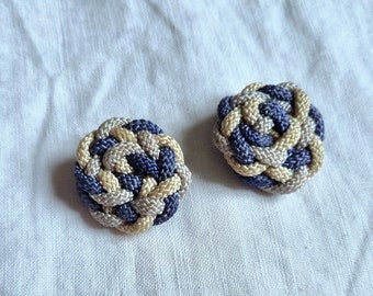 Ravissantes Boucles D'oreilles Style Années 1940s, Stock Français, Cordonent Tons Bleus, 1980s Does 1940s