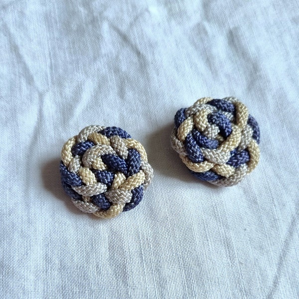 Ravissantes Boucles D'oreilles Style Années 1940s, Stock Français, Cordonent Tons Bleus, 1980s Does 1940s