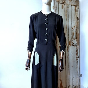 Magnifique Robe Années 1940s en Crêpe Noir et Détails Vert d&#39;eau, Taille S