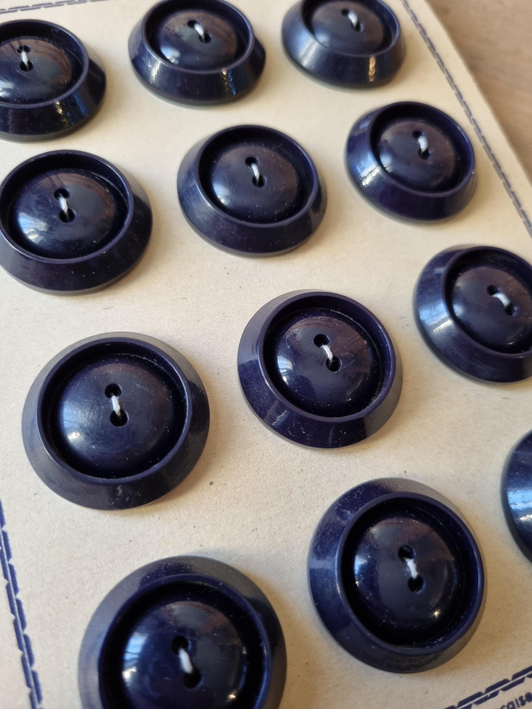 Lot De Boutons Anciens En Lucite Beige - Mercerie Vintage - Occasion