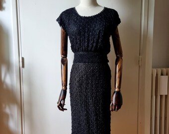 Bel Ensemble Américain Années 1950s 1960s, Crochet et Ruban Noir, Jupe Tube et Top Manches Courtes,  Taille XS